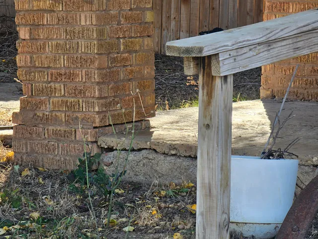 a view of a bathtub in the backyard of a house