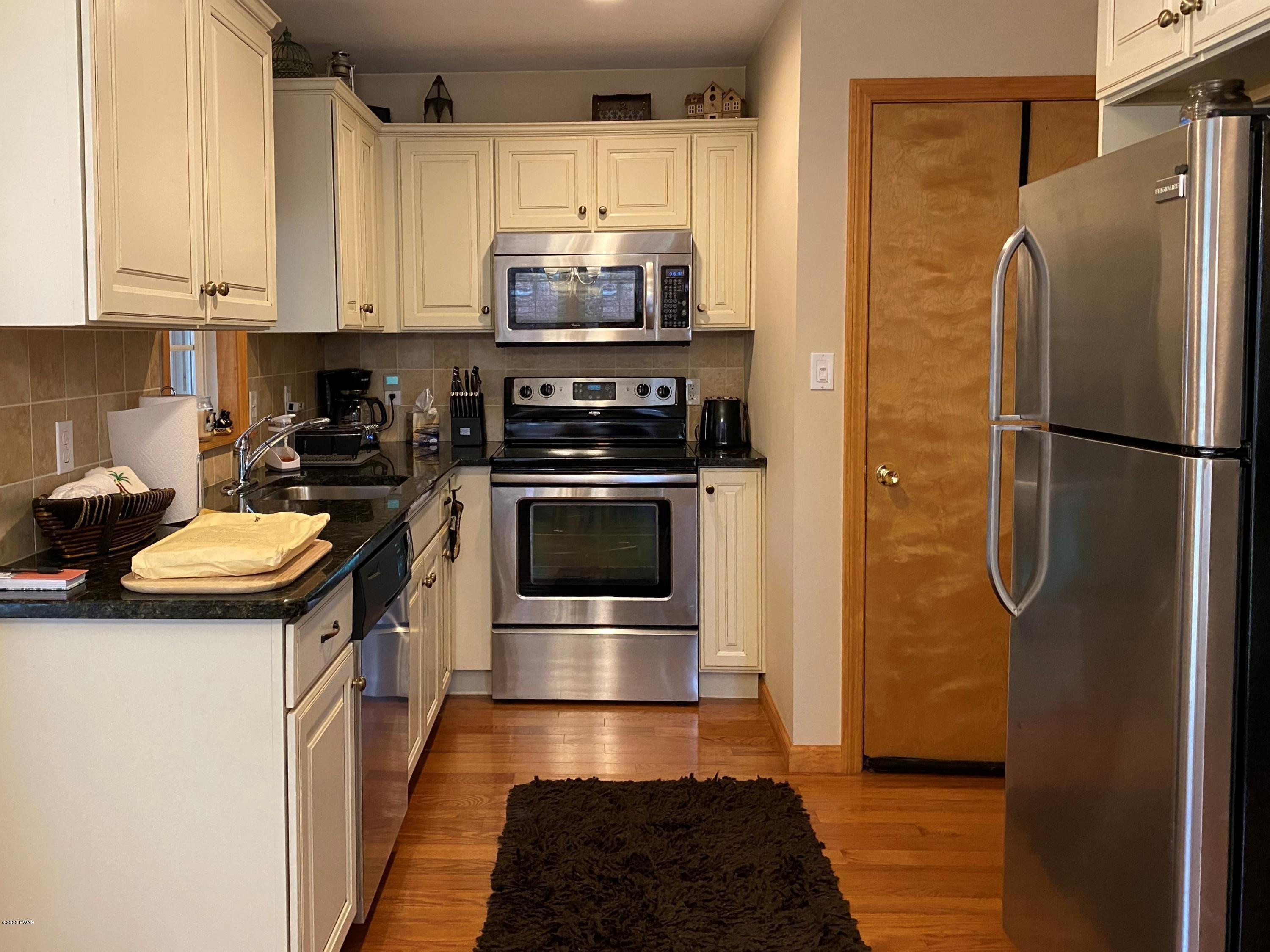 122 Well Road Greentown, PA 18426 - Photo 7 of 26 Stainless steel appliances and Granite C