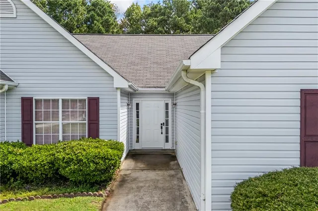 a view of a back yard of the house
