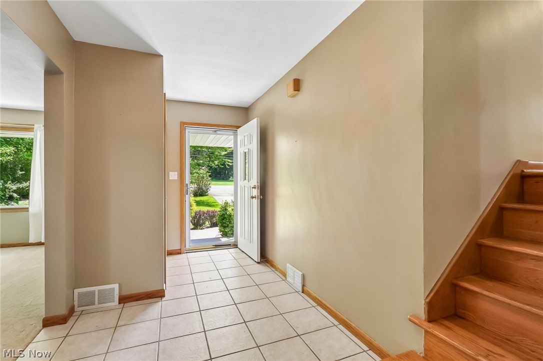 1638 South Cleveland Massillon Road Akron, OH 44321 - Photo 2 of 37 Ceramic tile floor
