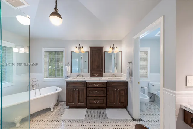 $5,950,000 | 1036 South Greenway Drive, Coral Gables, FL 33134