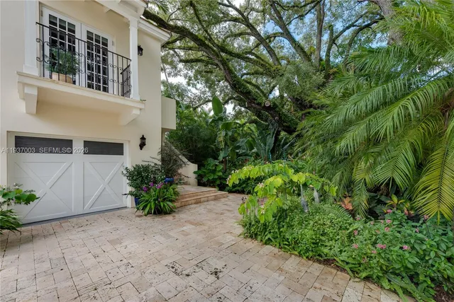 $5,950,000 | 1036 South Greenway Drive, Coral Gables, FL 33134
