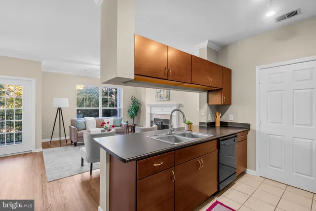 $210,000 | 19621 Galway Bay Circle, Unit 302, Germantown, MD 20874