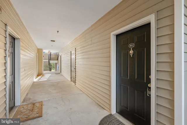 $210,000 | 19621 Galway Bay Circle, Unit 302, Germantown, MD 20874