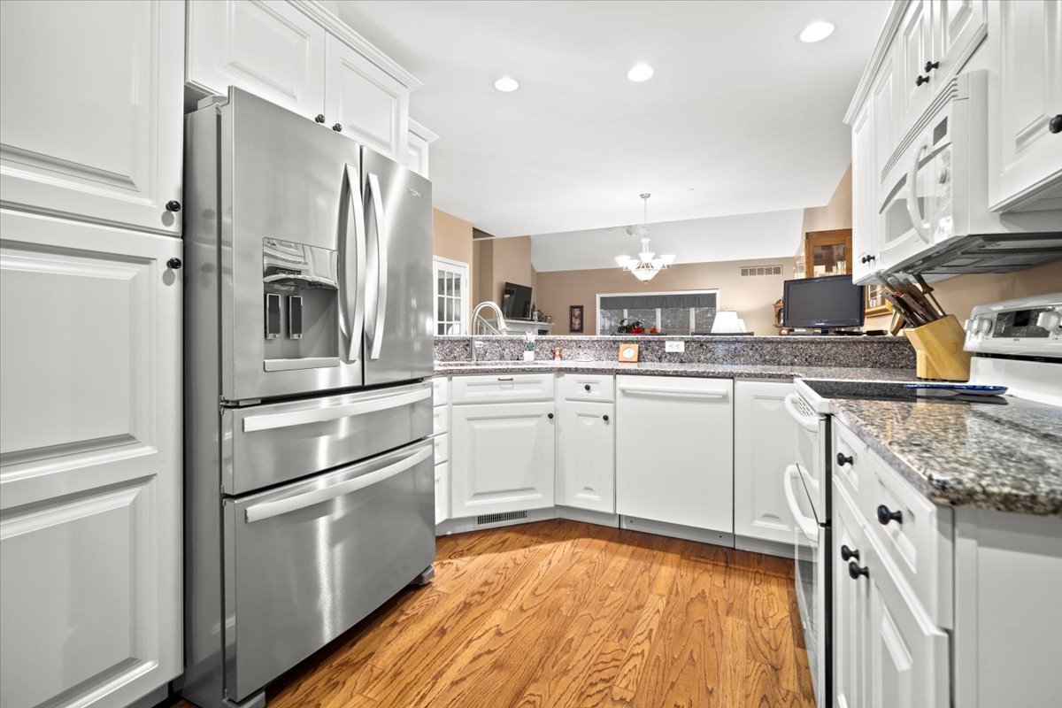 405 Spring Ridge Road Bloomington, IL 61704 - Photo 6 of 22 Gallery Image 6