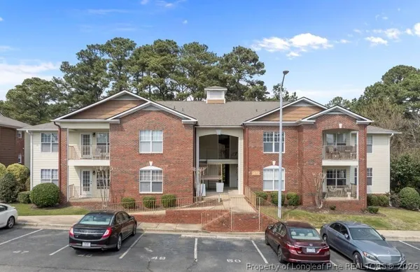 $156,900 | 405 Meadowland Court, Unit 4, Hope Mills, NC 28348
