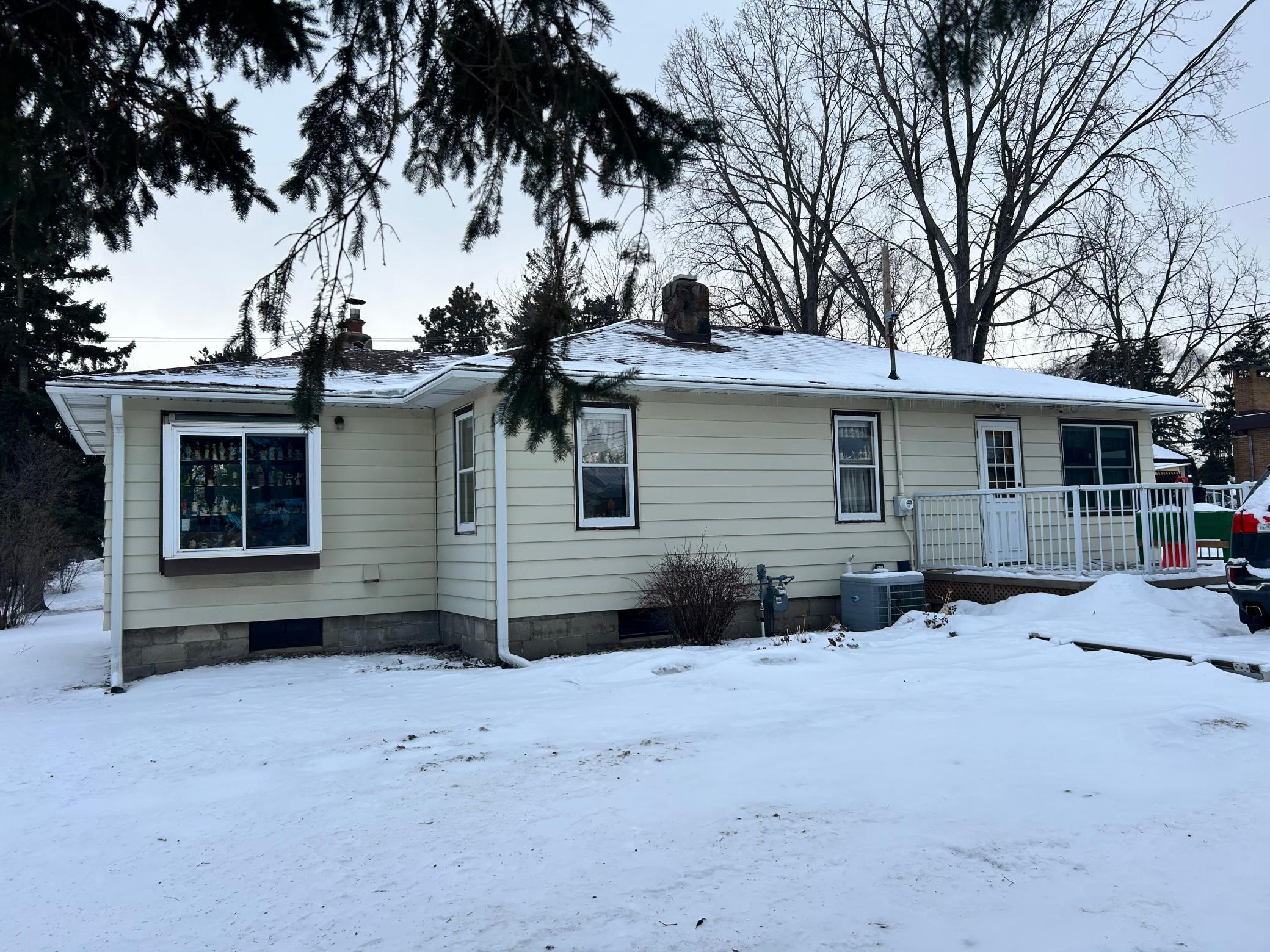 515 County Rd B East Maplewood, MN 55117 - Photo 2 of 4