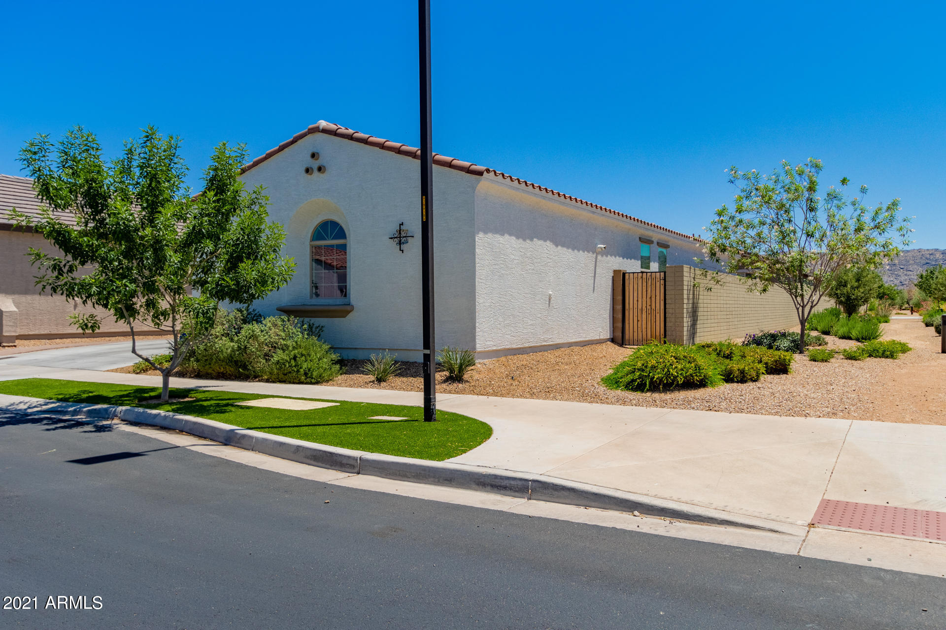 2911 East Fraktur Road Phoenix, AZ 85040 - Photo 4 of 28 0004-3 - Fraktur