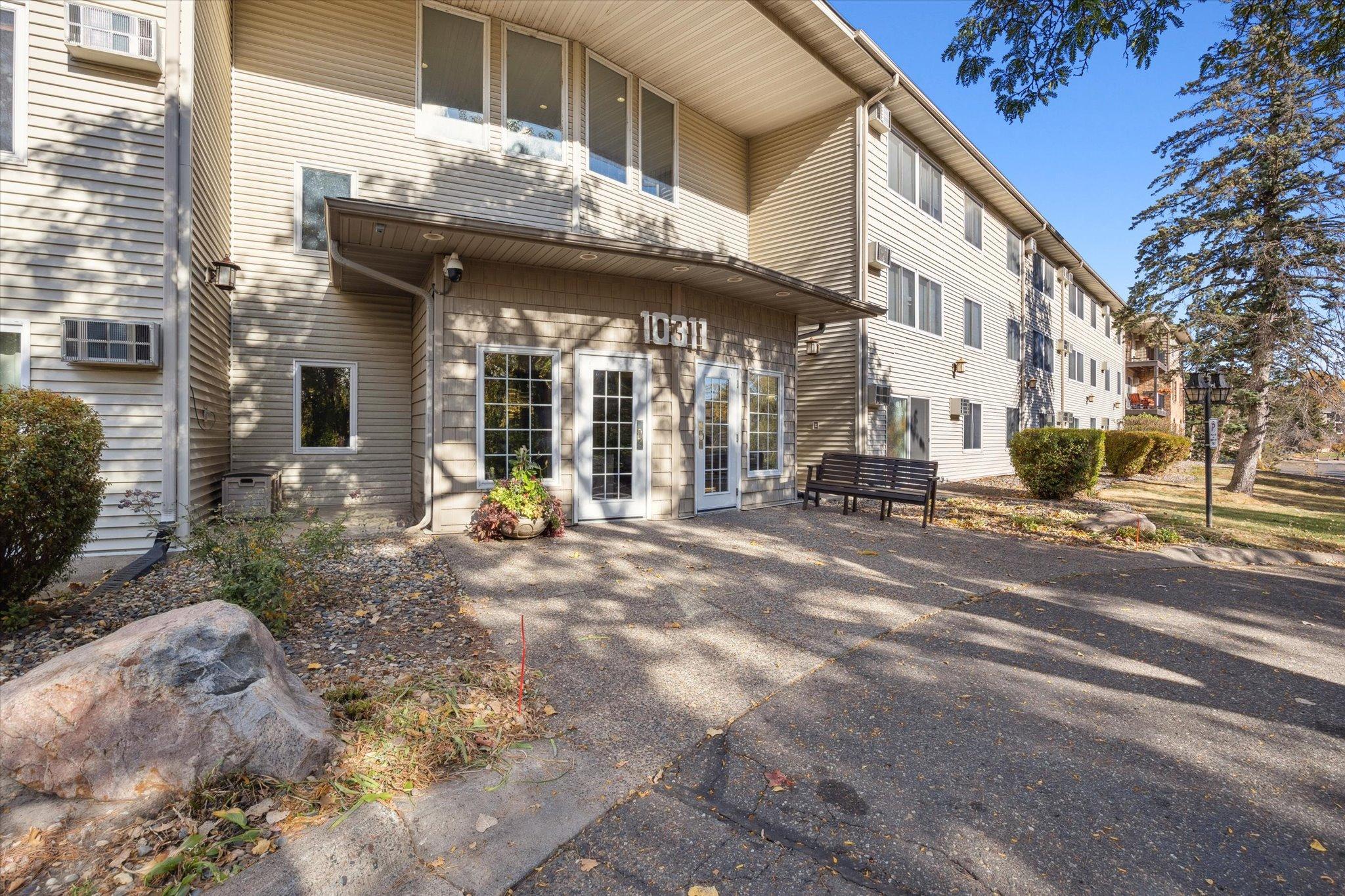 10311 Cedar Lake Road, Unit 103 Minnetonka, MN 55305 - Photo 19 of 31