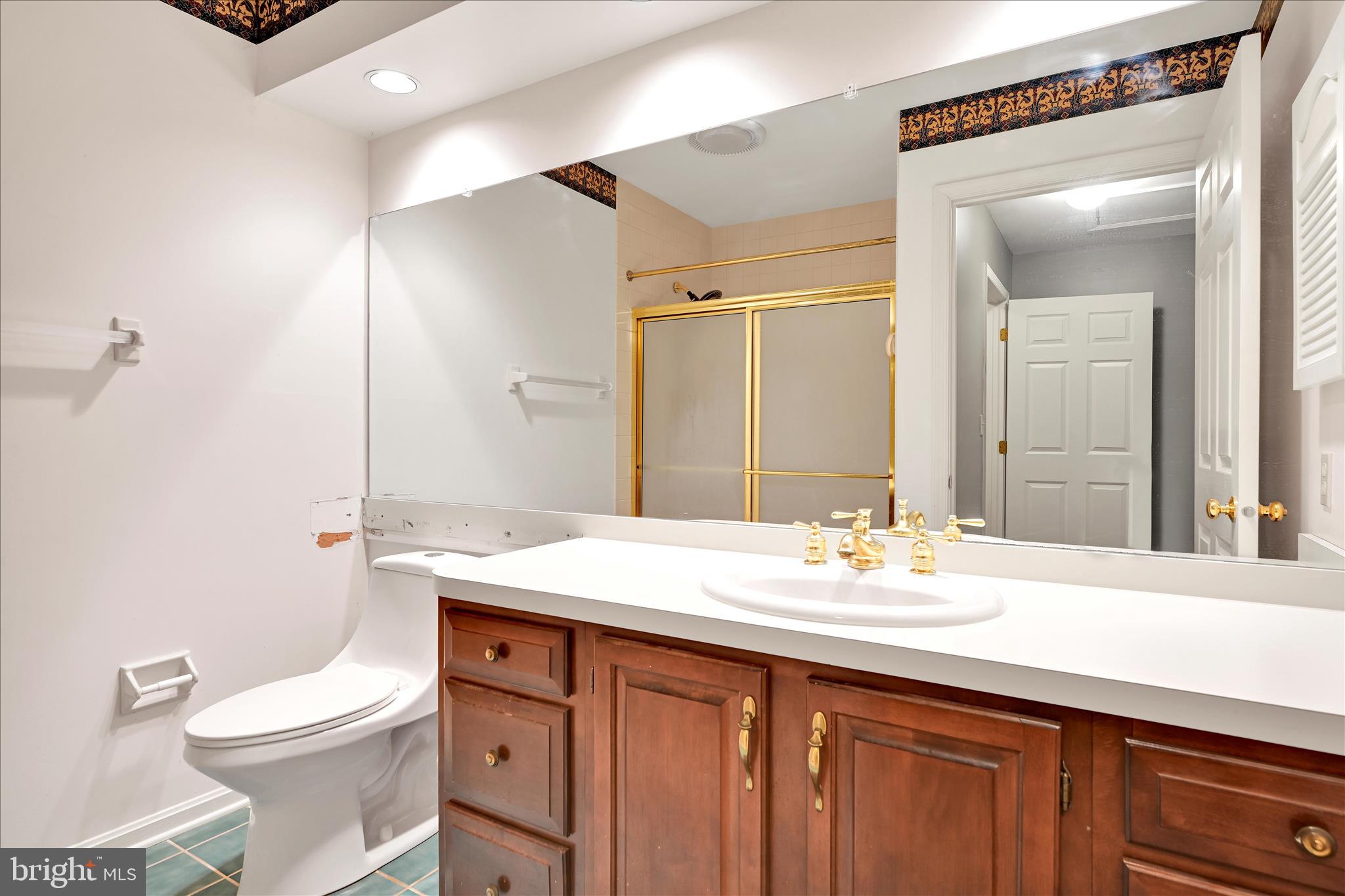 33 Leearden Road Hershey, PA 17033 - Photo 19 of 27 Primary Bathroom