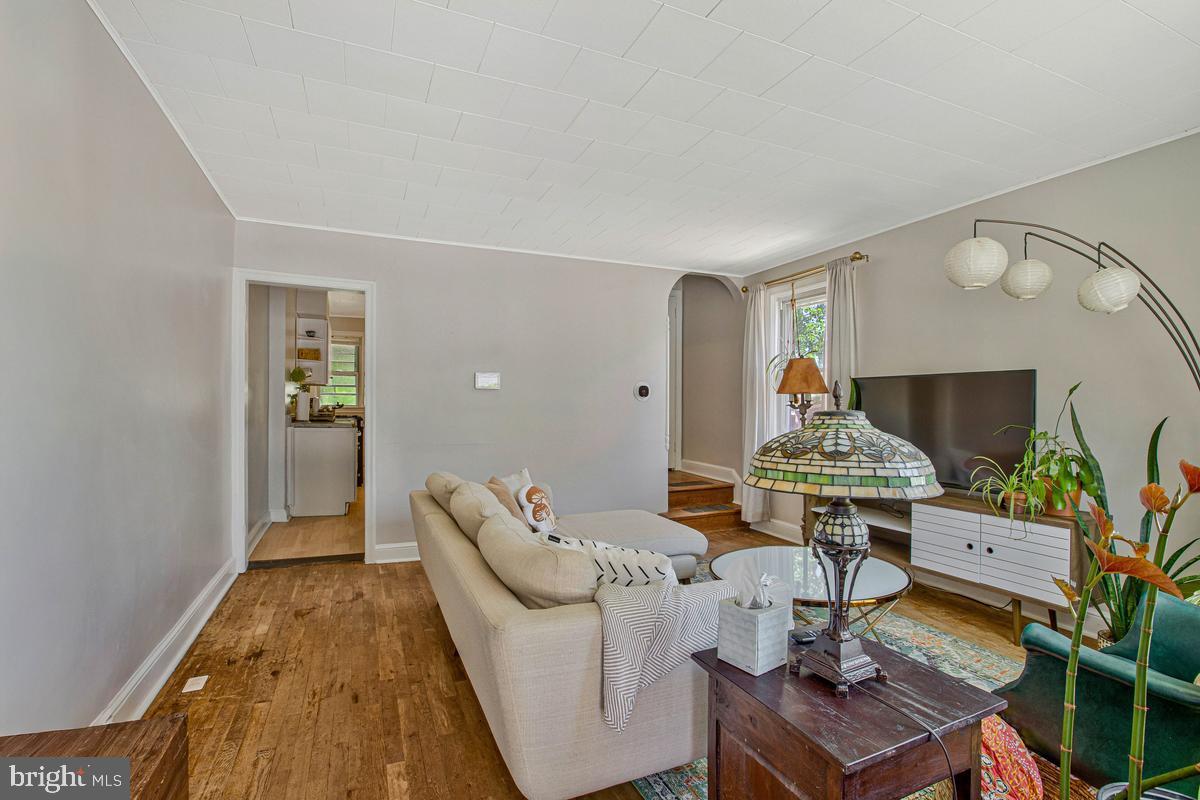 8438 Oakleigh Road Baltimore, MD 21234 - Photo 3 of 33 Living Room