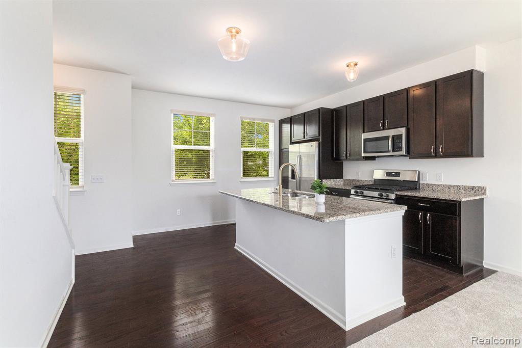 478 North Wixom Road Wixom, MI 48393 - Photo 4 of 26