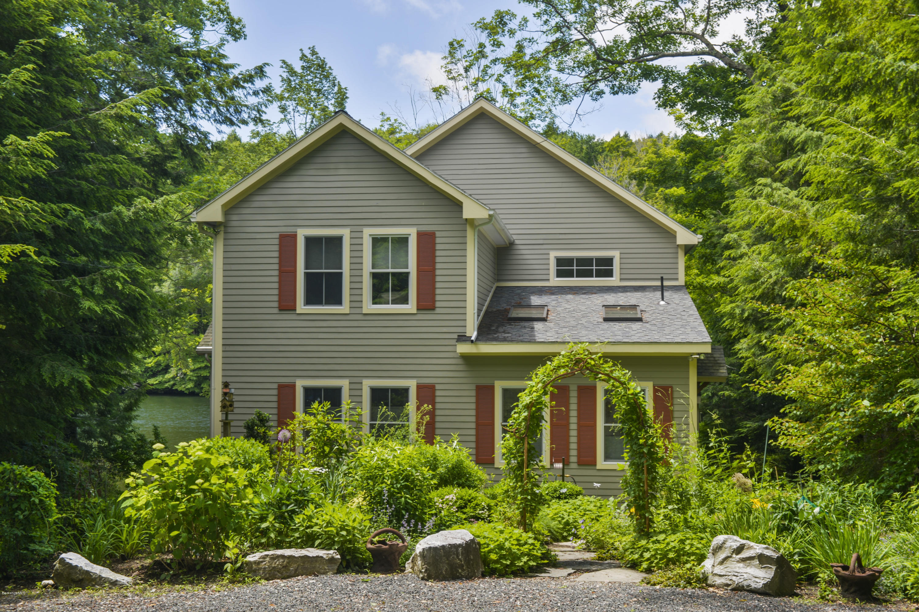 a view of a yard in front of house