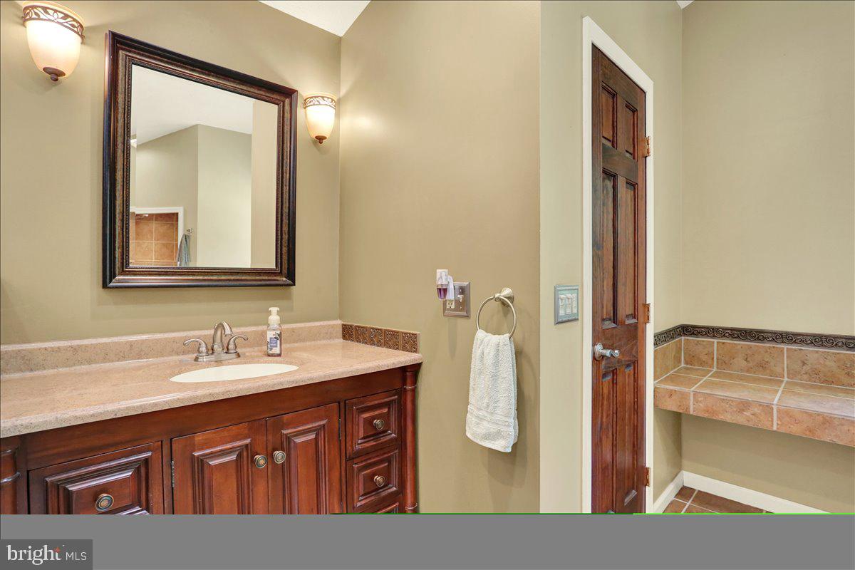 200 Haag Road Reading, PA 19606 - Photo 31 of 80 Master Bath