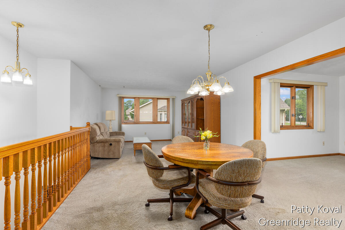 447 Falcon Drive Wayland, MI 49348 - Photo 6 of 30 Dining area
