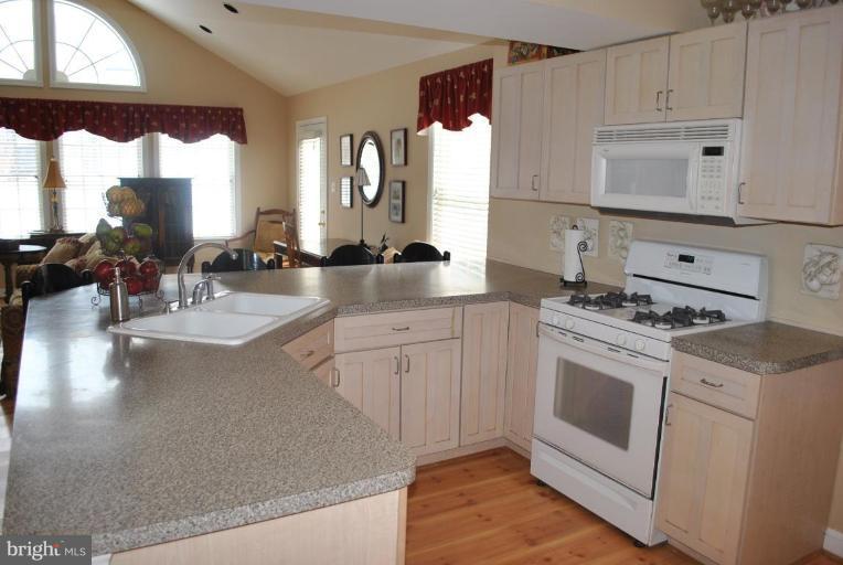 210 Whitestone Road Silver Spring, MD 20901 - Photo 7 of 22 Kitchen