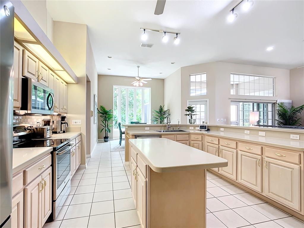 6818 Southwest 113th Place Ocala, FL 34476 - Photo 10 of 64