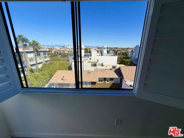 $3,850 | 14 Mast Street, Unit 2, Marina del Rey, CA 90292