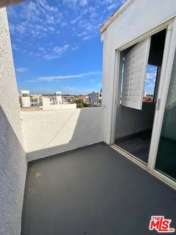 $3,850 | 14 Mast Street, Unit 2, Marina del Rey, CA 90292