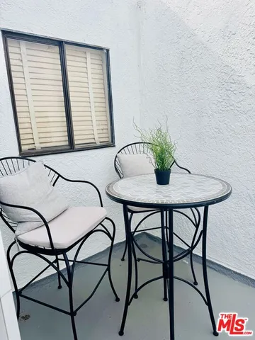 $3,850 | 14 Mast Street, Unit 2, Marina del Rey, CA 90292