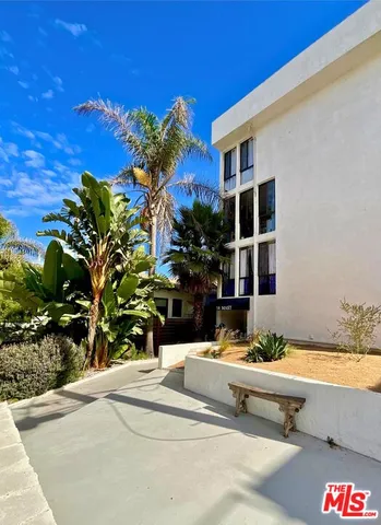$3,850 | 14 Mast Street, Unit 2, Marina del Rey, CA 90292