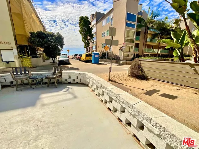 $3,850 | 14 Mast Street, Unit 2, Marina del Rey, CA 90292