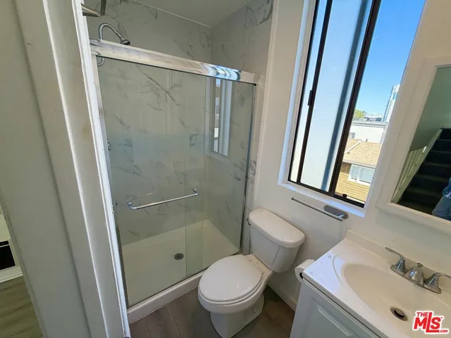 $3,850 | 14 Mast Street, Unit 2, Marina del Rey, CA 90292