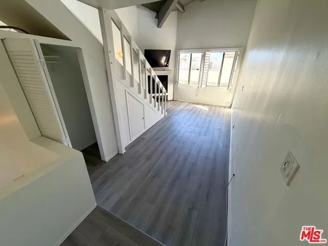 $3,850 | 14 Mast Street, Unit 2, Marina del Rey, CA 90292