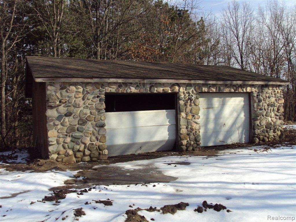 11200 Watchbird Road Fenton, MI 48430 - Photo 3 of 9 Garage/Shed