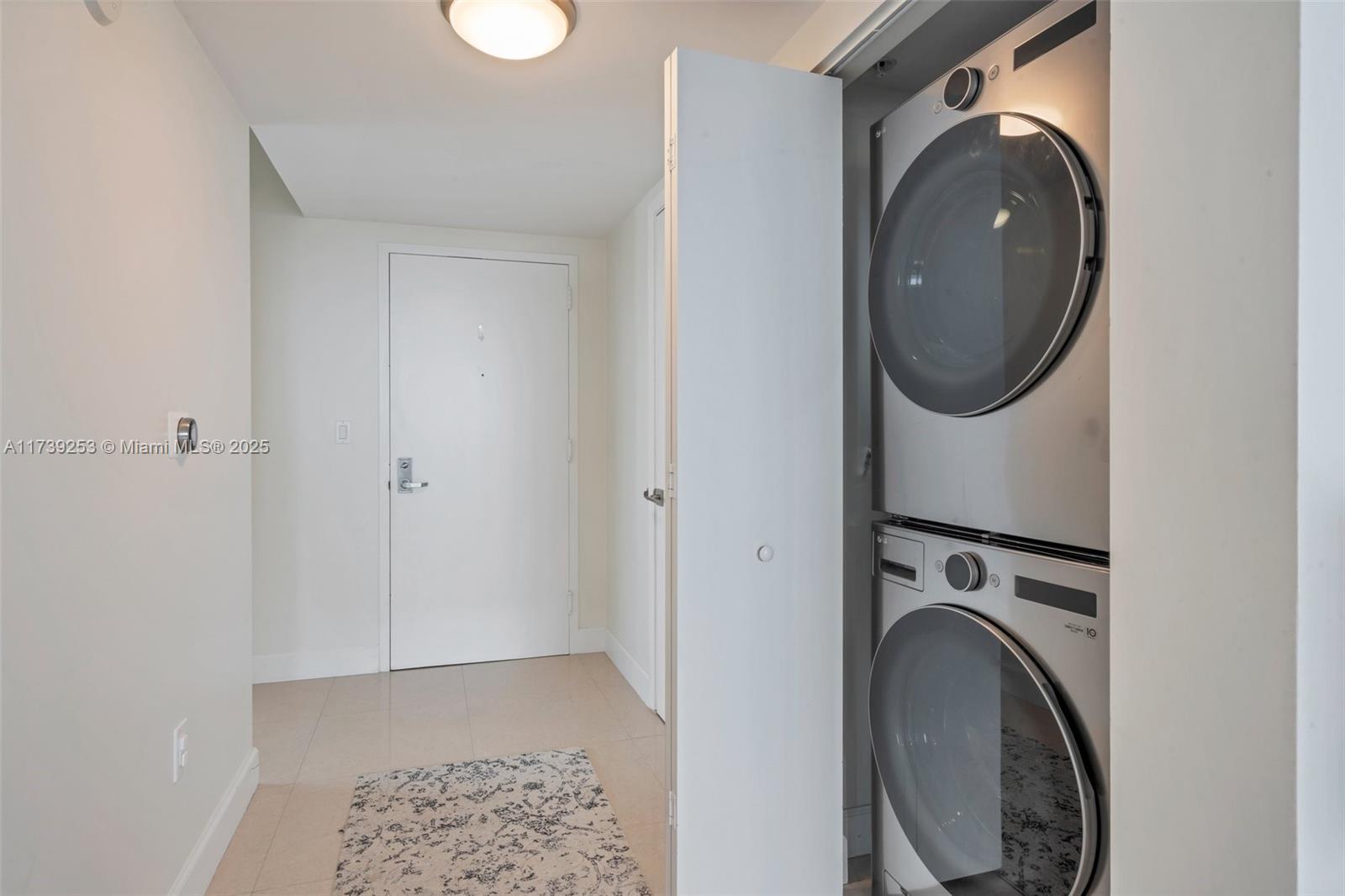 92 Southwest 3rd Street, Unit 4105 Miami, FL 33130 - Photo 11 of 14 Gallery Image 11