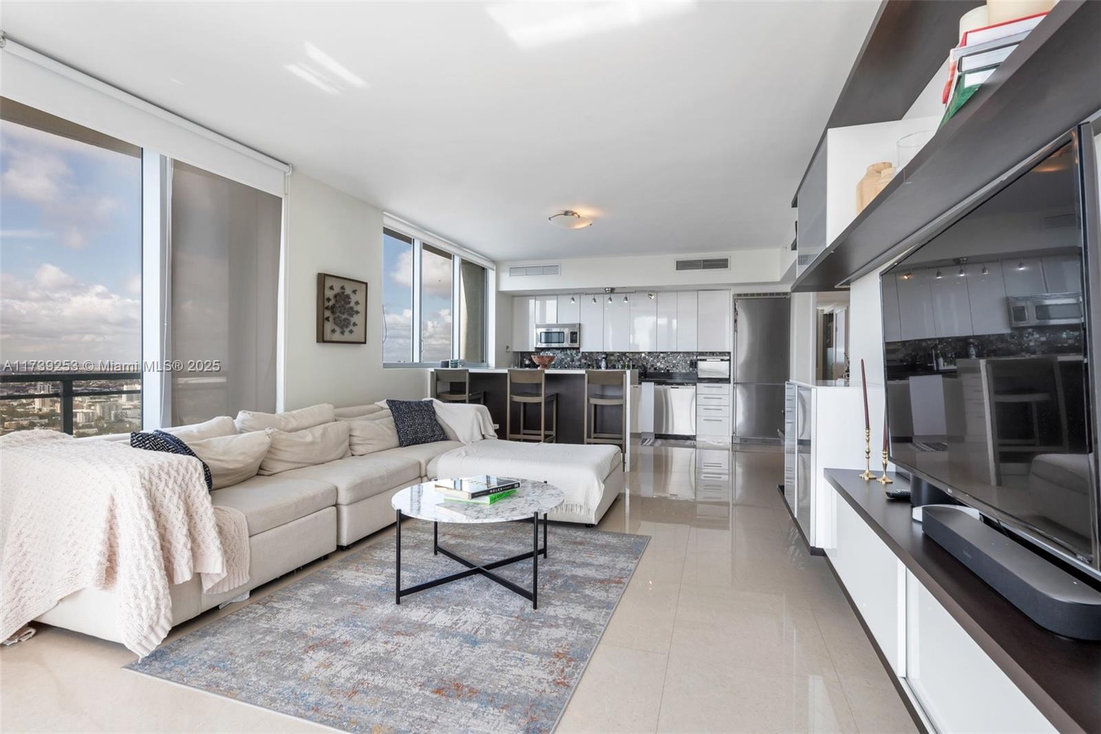 92 Southwest 3rd Street, Unit 4105 Miami, FL 33130 - Photo 3 of 14 Gallery Image 3