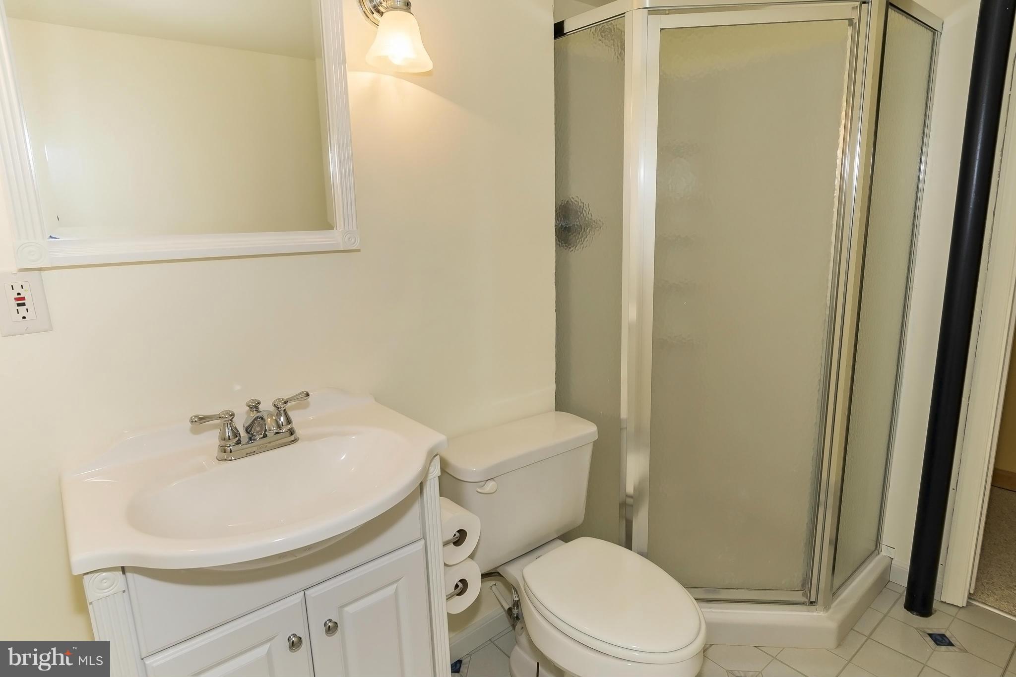 2122 Frederick Road Baltimore, MD 21228 - Photo 19 of 25 Bath