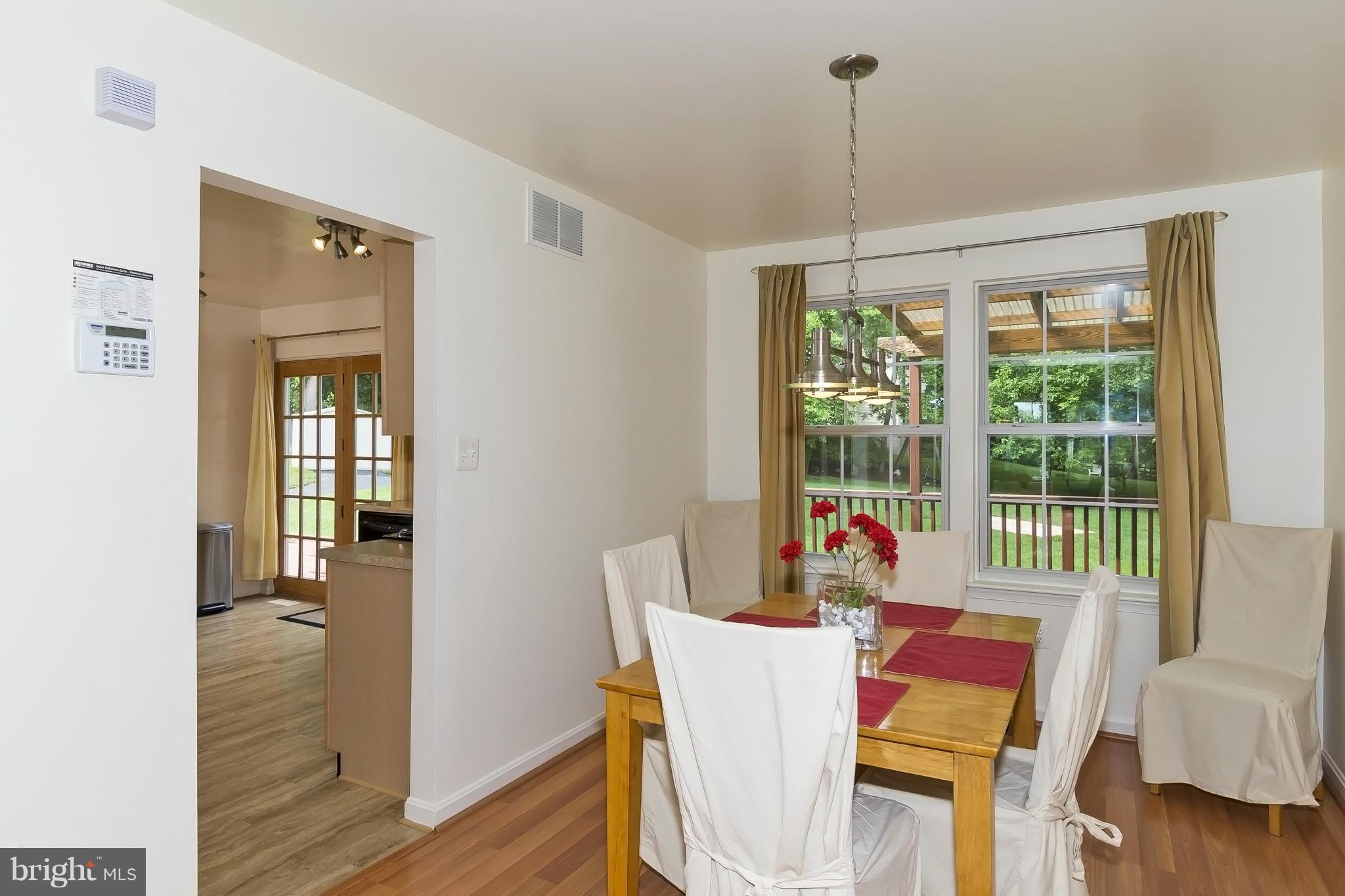 2122 Frederick Road Baltimore, MD 21228 - Photo 6 of 25 Dining Room