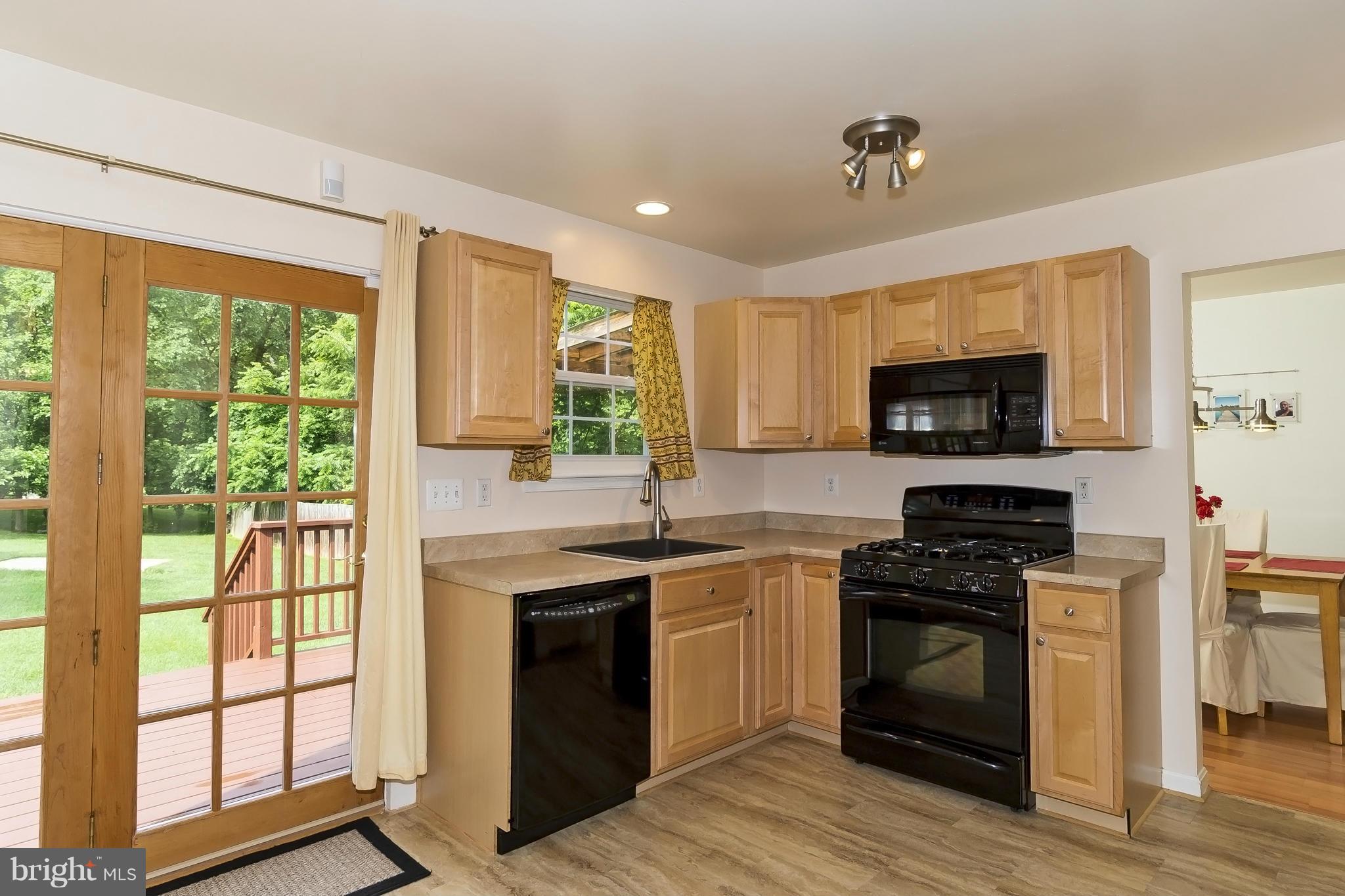 2122 Frederick Road Baltimore, MD 21228 - Photo 7 of 25 Kitchen