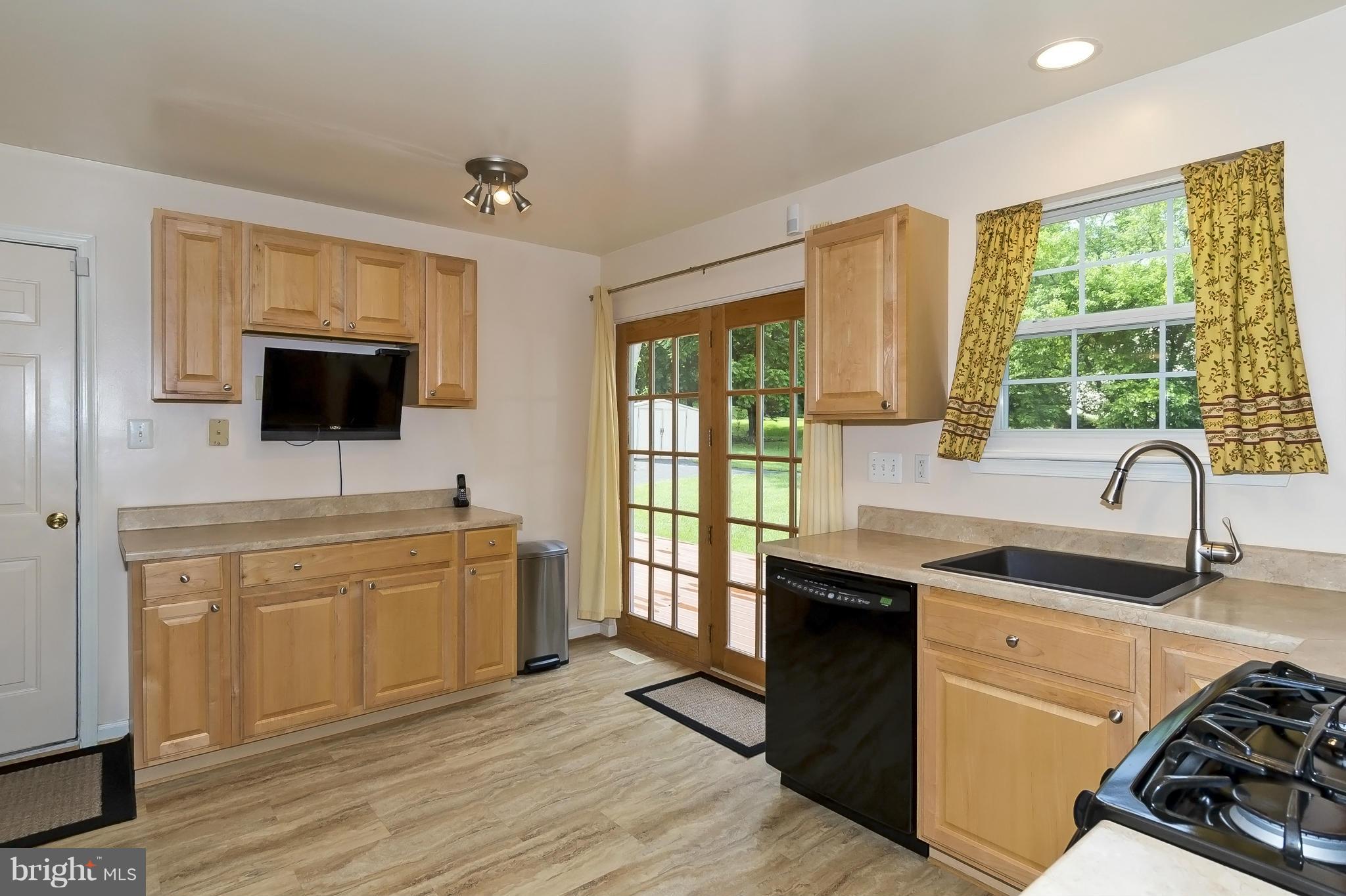 2122 Frederick Road Baltimore, MD 21228 - Photo 8 of 25 Kitchen
