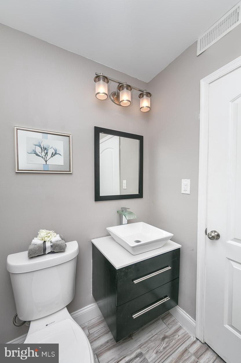 3403 Ellamont Road Baltimore, MD 21215 - Photo 11 of 30 Bath