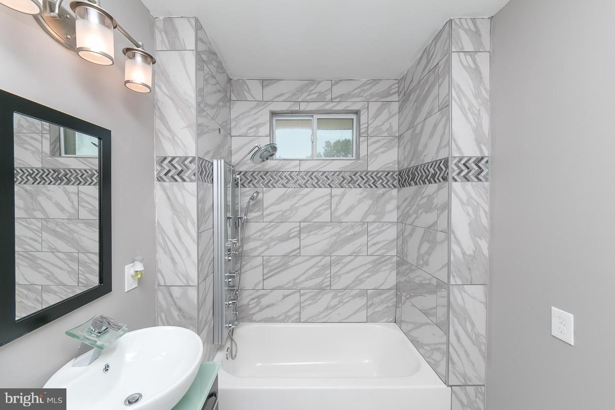 3403 Ellamont Road Baltimore, MD 21215 - Photo 21 of 30 Bath (Master)