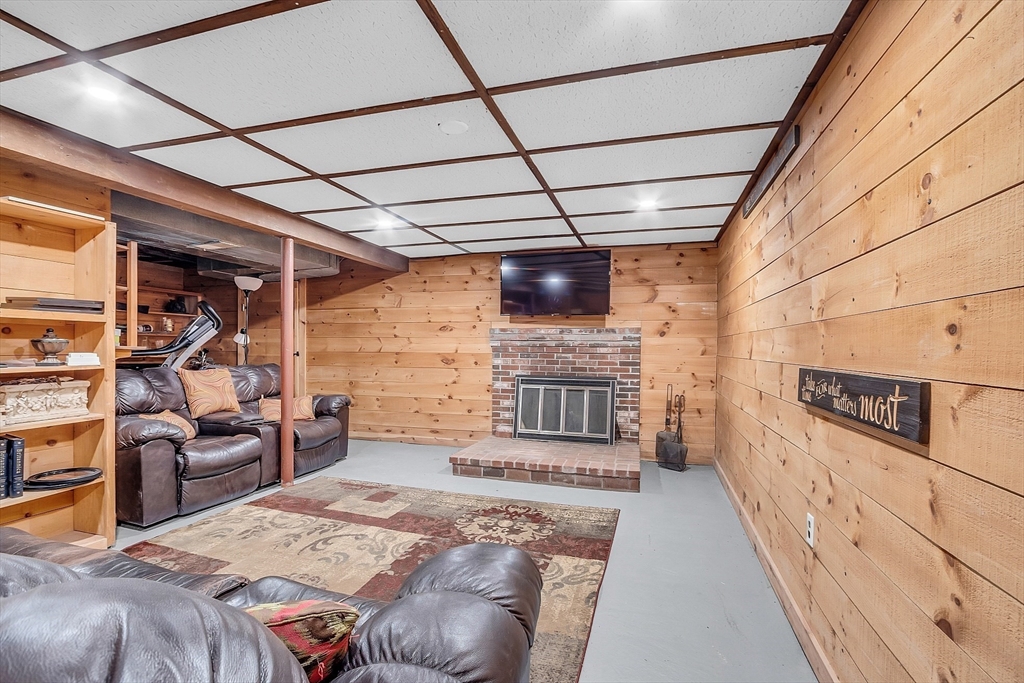 33 School Street Dunstable, MA 01827 - Photo 30 of 42