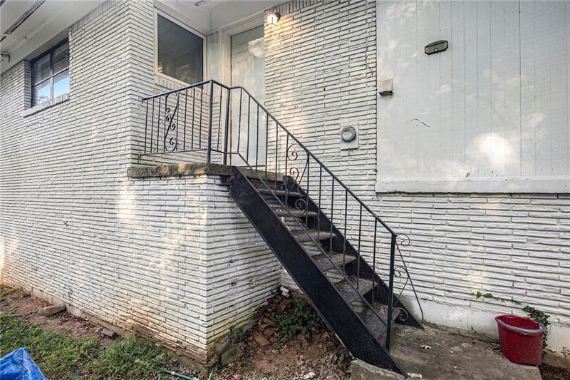 2210 Rhinehill Road Southeast Atlanta, GA 30315 - Photo 11 of 16