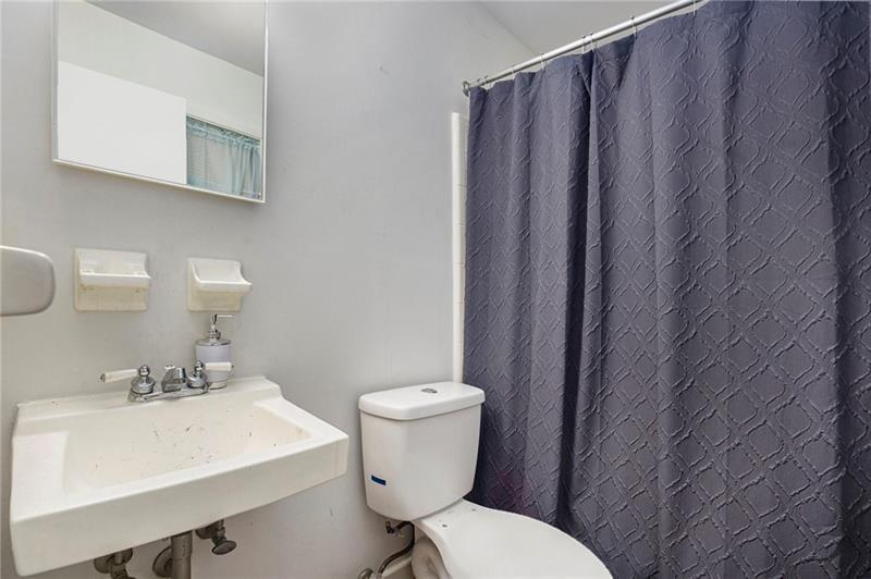 2210 Rhinehill Road Southeast Atlanta, GA 30315 - Photo 10 of 16