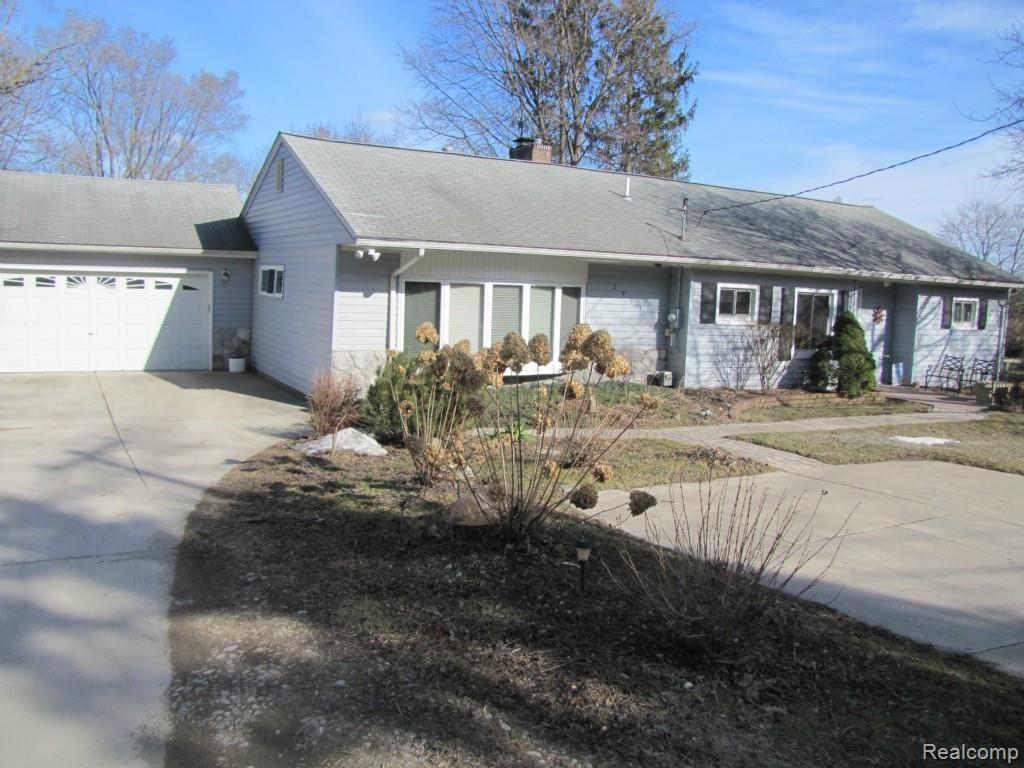 2933 Harvey Street Rochester, MI 48309 - Photo 1 of 38 IMG_5572.jpg