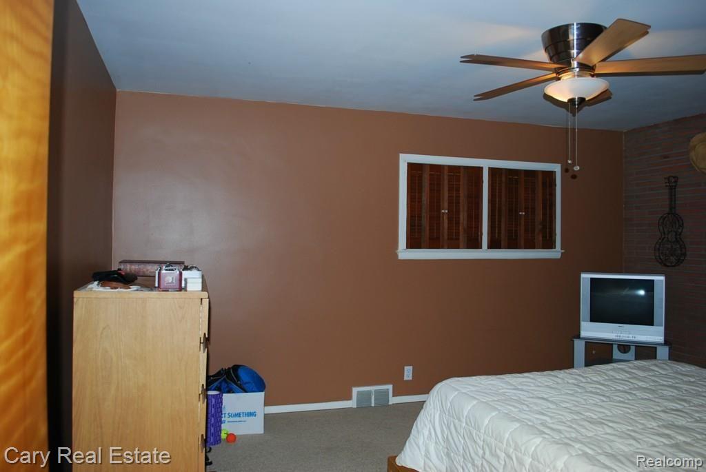 24860 Taft Road Novi, MI 48375 - Photo 21 of 31 DSC_1225.jpg