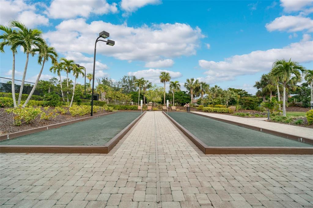 5804 Semolino Street Nokomis, FL 34275 - Photo 50 of 53 a view of a garden with a fountain