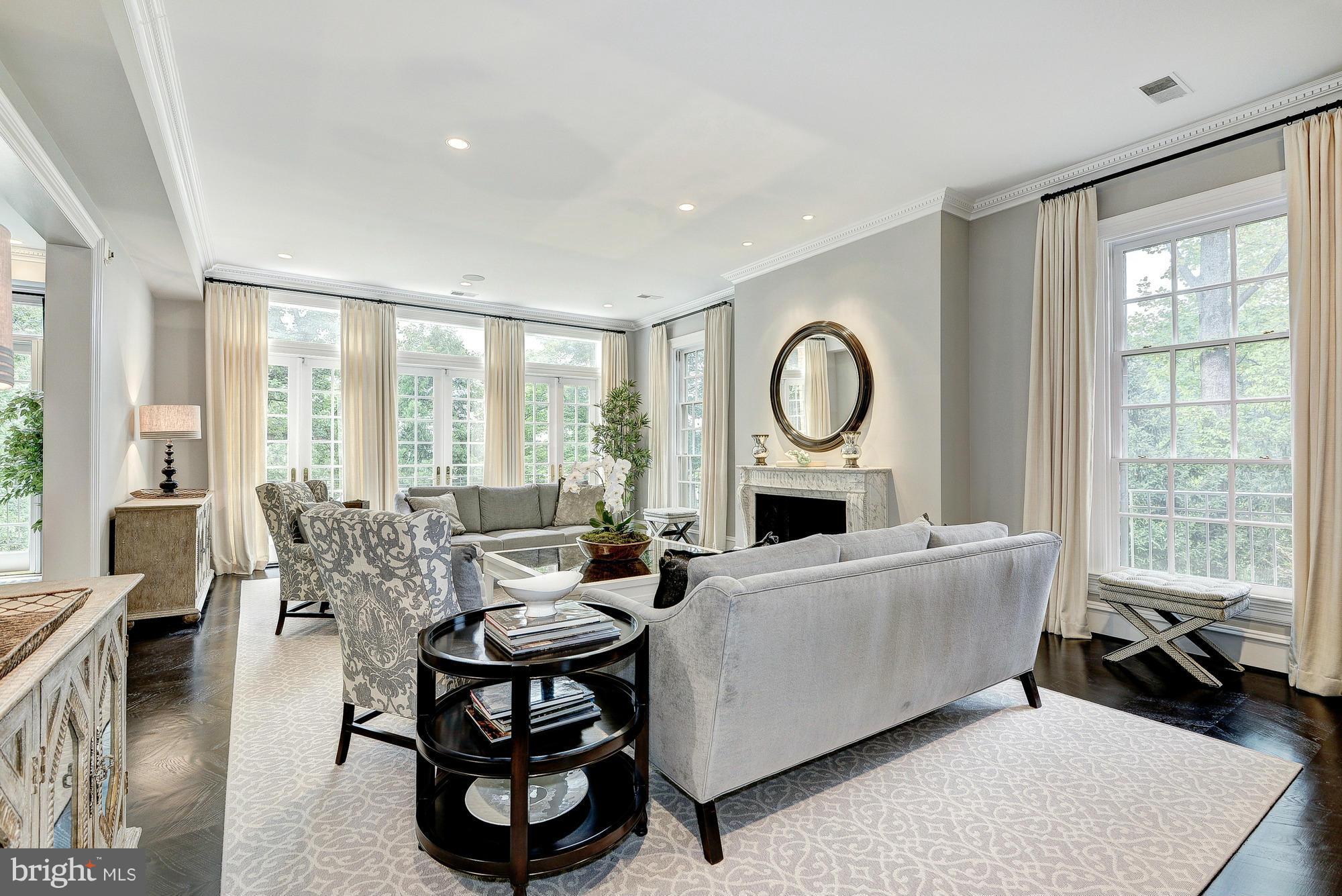 626 Chain Bridge Road McLean, VA 22101 - Photo 7 of 30 Living Room