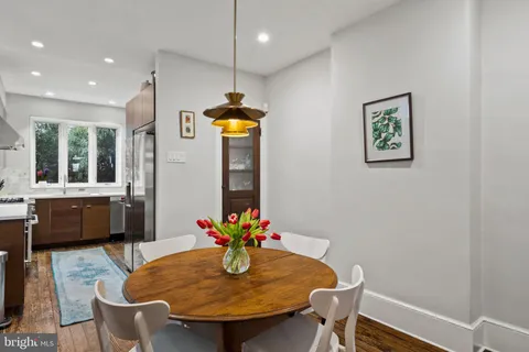 a view of a pathway of a house with a street