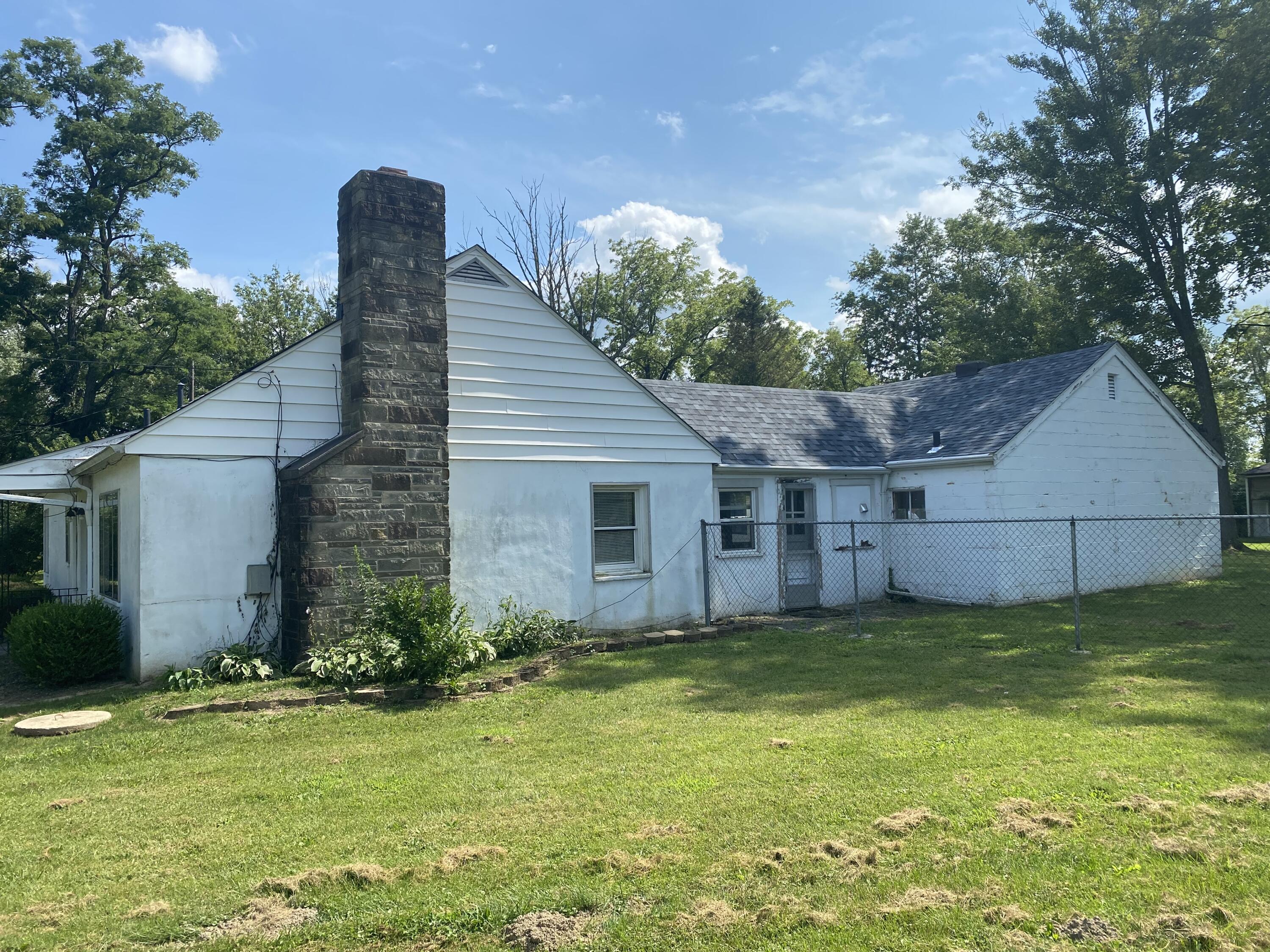 3201 Troy Road Springfield, OH 45504 - Photo 4 of 17