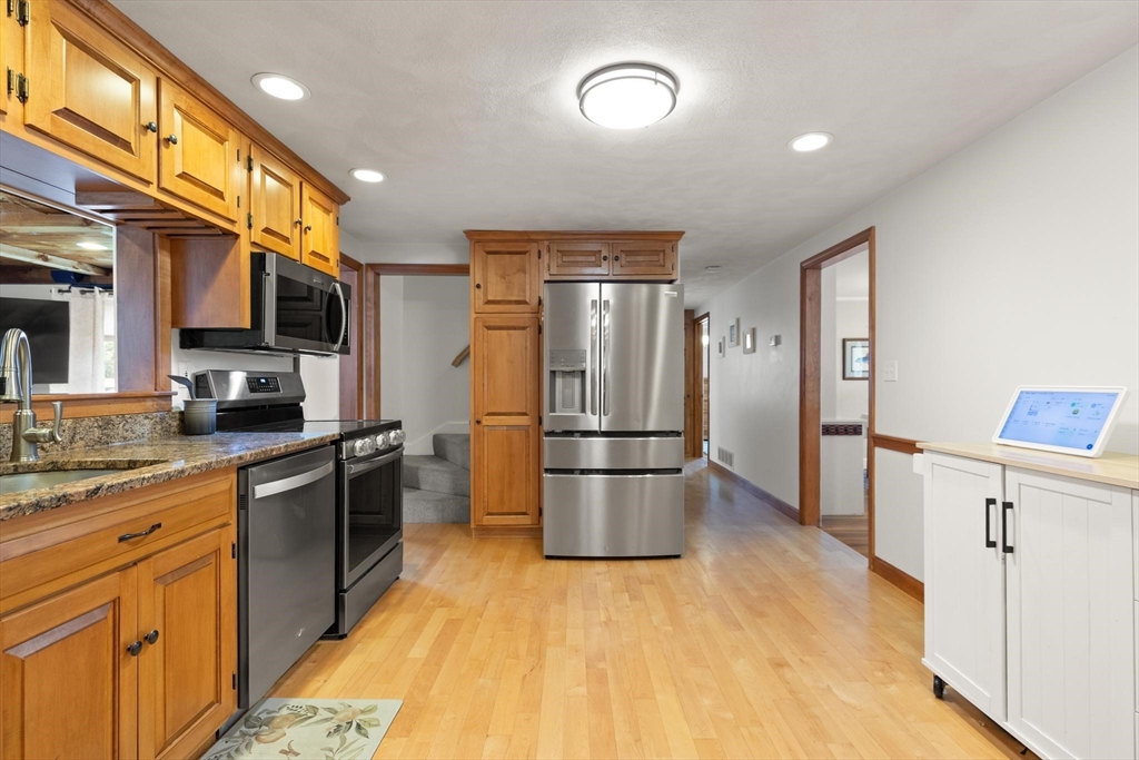 11 Old Farm Road Beverly, MA 01915 - Photo 8 of 41 Gallery Image 8