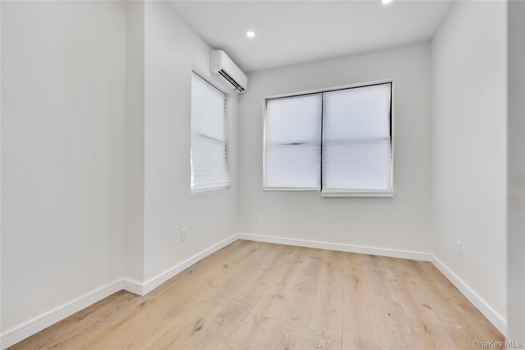 962 East 221st Street Bronx, NY 10469 - Photo 7 of 33