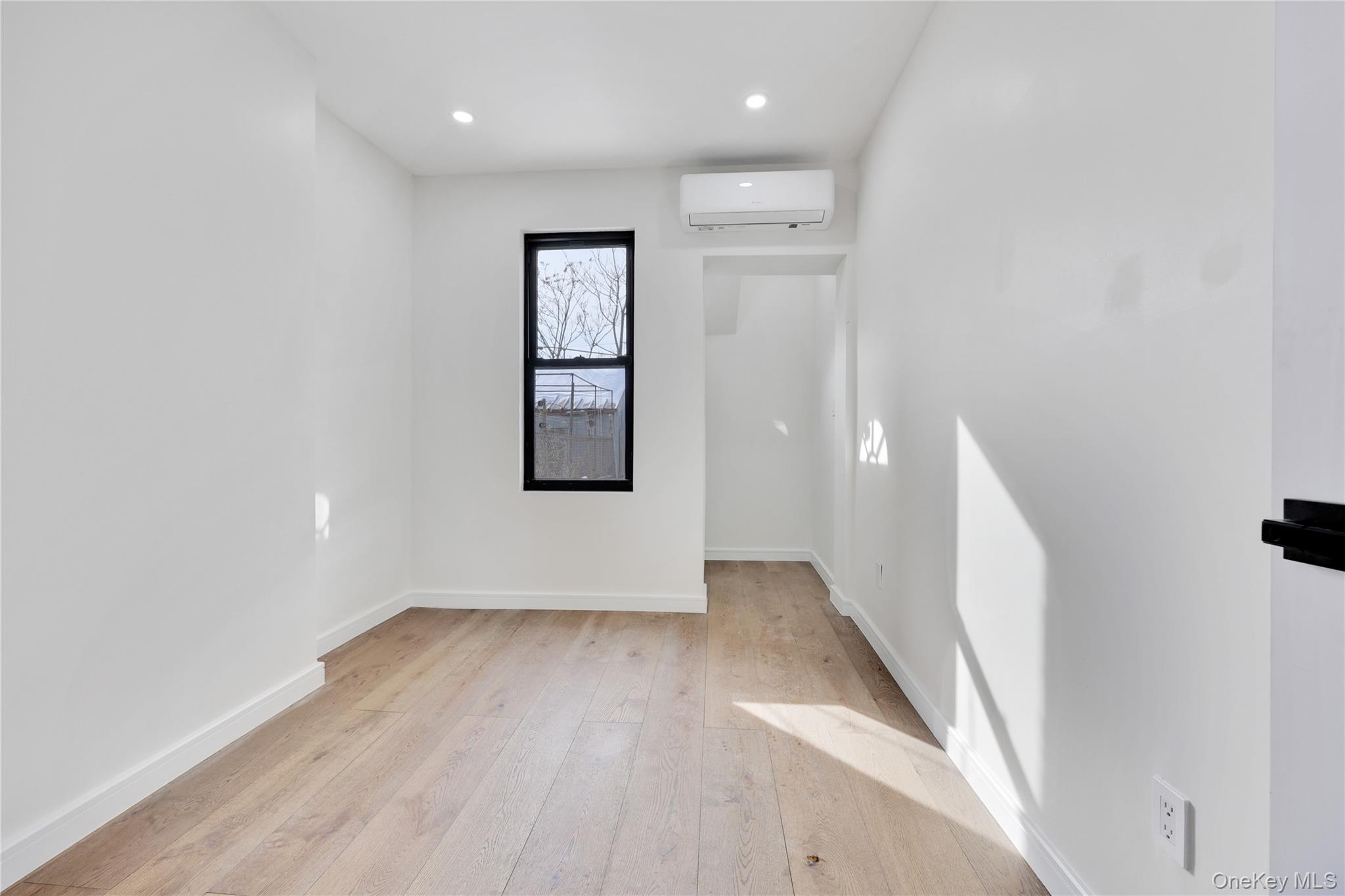 962 East 221st Street Bronx, NY 10469 - Photo 10 of 33