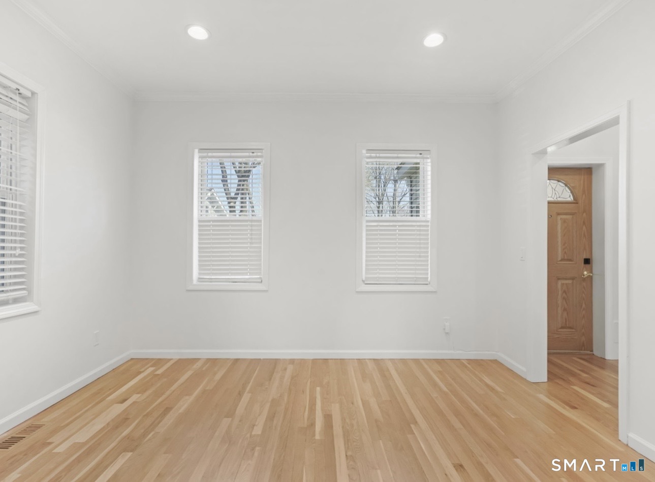 709 Tunxis Hill Road Fairfield, CT 06825 - Photo 3 of 37 Living room